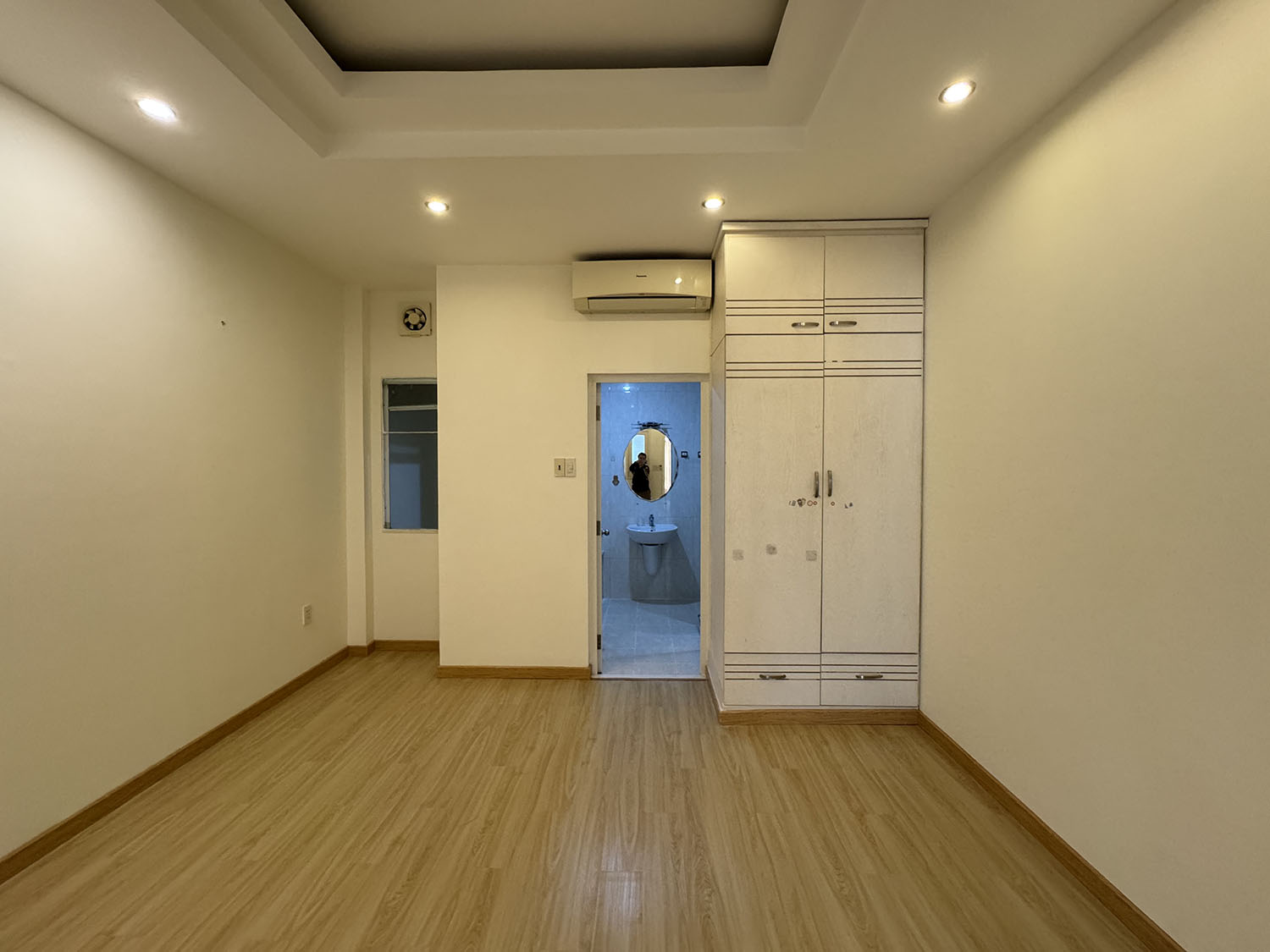 Nhà phố 3 lầu (DTKV: 4m x 15,5m=62m2) hẻm nhựa 8m khu kinh doanh sầm uất và người nước ở Lê Văn Sỹ